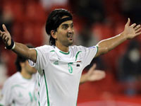 نشات اکرم رسماً از دنیای فوتبال کناره‌گیری کرد