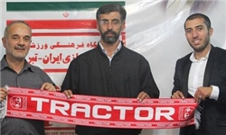 هاشمی با پیراهن تراکتورسازی در تایلند میدود