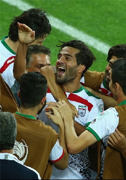 جشن تولد مسعود شجاعی در اردوی تیم ملی