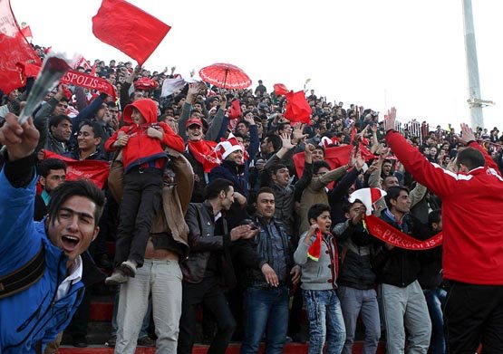 درگیری شدید هواداران ملوان و پرسپولیس