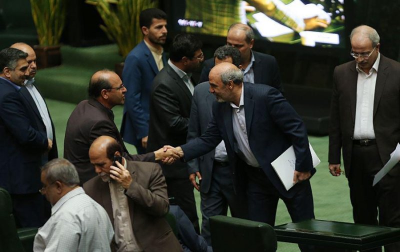 روحانی بر وزارت ورزش نظارت کند