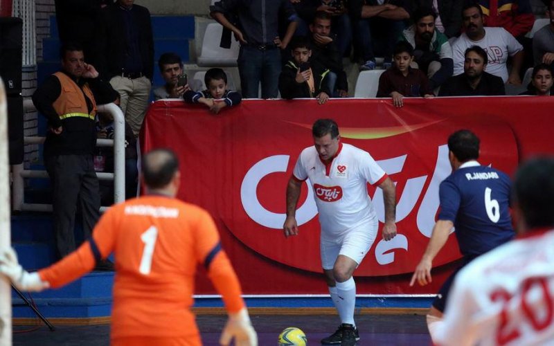 نبرد دایی با خبرنگاران قمی