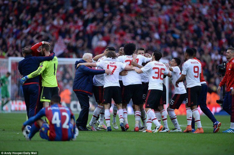 یونایتد 2 - 1 پالاس؛ اولین جام بدون فرگی