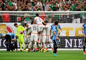 پیروزی مقتدرانه مکزیک مقابل اروگوئه