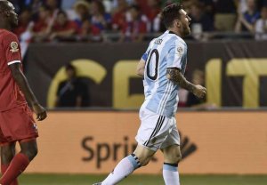 پیروزی پرگل آرژانتین با هت تریک مسی