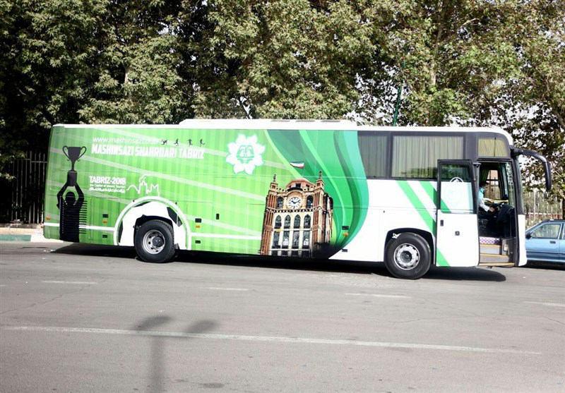 دو اتوبوس از هواداران ماشین‌سازی در تهران