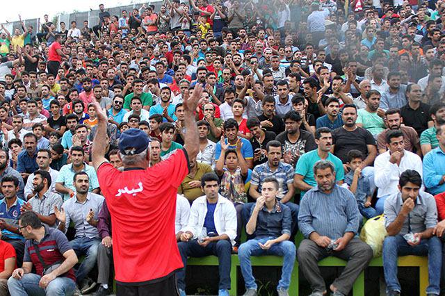 جشن خیابانی طرفداران فوتبال در بابل