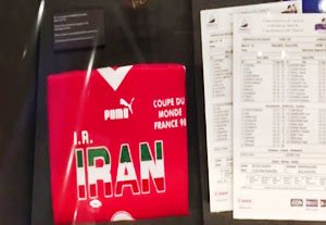 پیراهن قرمز ایران کنار پیراهن آبی زیدان!