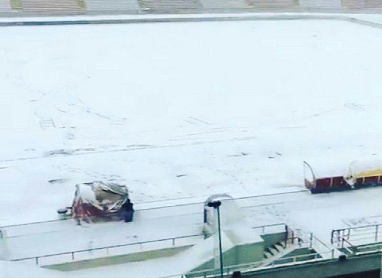 برف سنگین مشهد و وضعیت نامعلوم برگزاری بازی
