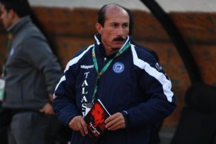 فوتبال ایران پر از اتفاقات عجیب است / تهامی: باید ضرر و زیان استفاده از اسم من را بدهند!