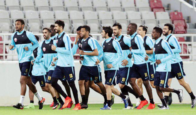 رئیس فدراسیون فوتبال قطر در تمرین عنابی‌ها