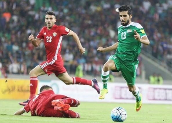 بشار رسن با بازوبند کاپیتانی در ترکیب عراق
