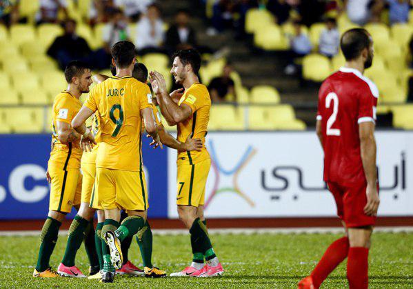 فرصت طلبی استرالیا با پیروزی یک نیمه‌ای