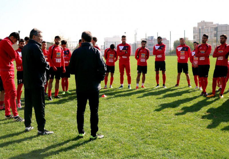 قهرمانی نیم فصل پرسپولیس ضامن قهرمانی پایان فصل