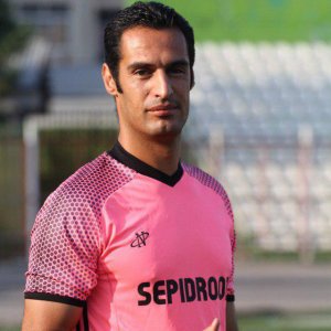 حسینی: می‌خواهند عجولانه جام را به یک تیم بدهند
