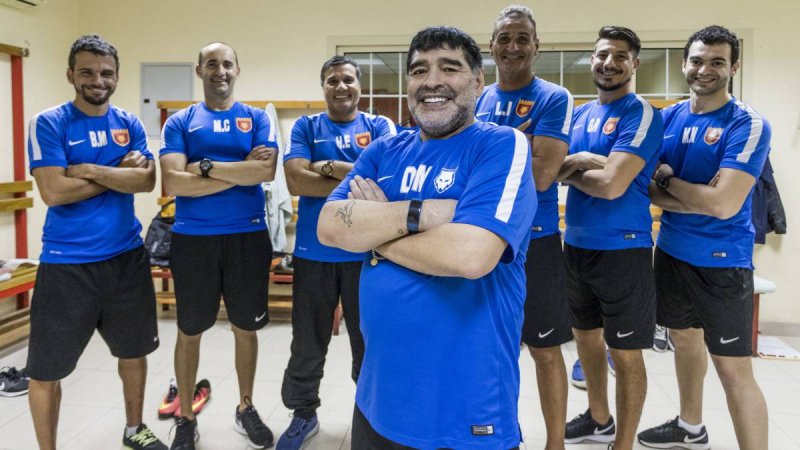 مارادونا: به پرز گفتم باید امباپه را بخری