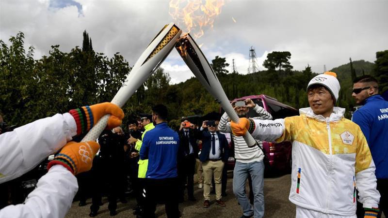 حمل مشعل المپیک زمستانی در مسیر 2018 کیلومتری