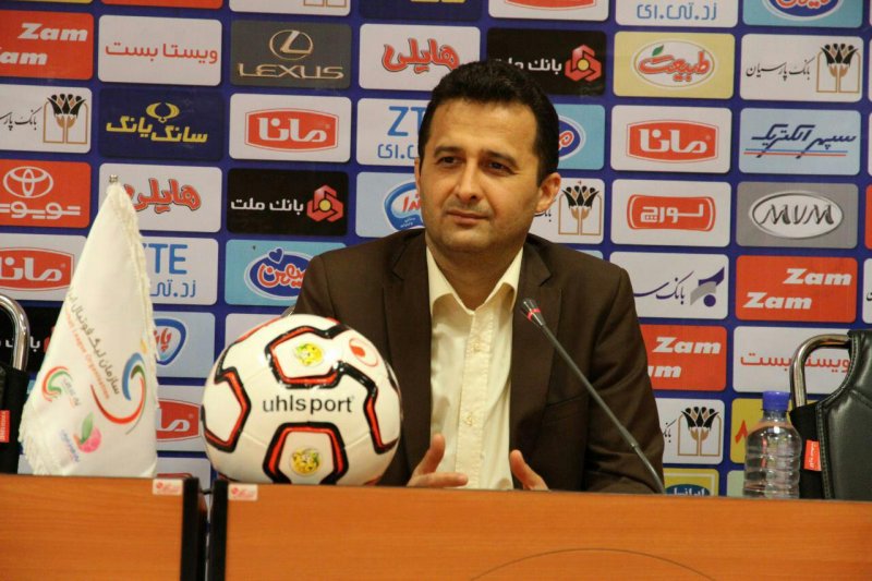 محمودزاده: باشگاه‌ها برای ثبت قراردادها عجله کنند!