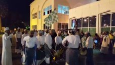 استقبال هواداران الاهلی عربستان از کاروان این تیم در فرودگاه مسقط قبل از دیدار با تراکتور