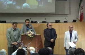 محمد محمودی نشان پهلوان سال را دریافت کرد