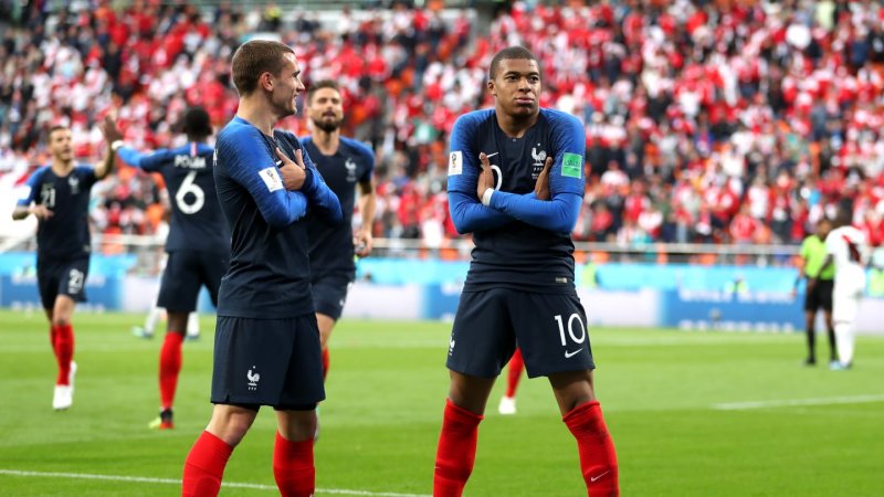 فرانسه 1- پرو صفر؛ صعود پُر دردسر خروس‌ها