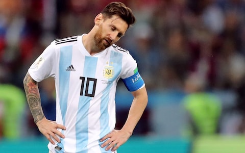 مارادونا: بازیکنان آرژانتین به مسی خیانت کردند