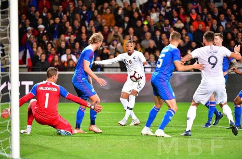 فرانسه 2-2 ایسلند؛ فرار قهرمان از شکست