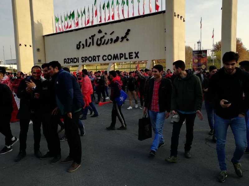 خرید و فروش کارت ‌ملی بیرون ورزشگاه ‌آزادی !
