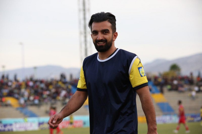شادکام: گناه فوتبالیست های ایرانی چیست؟