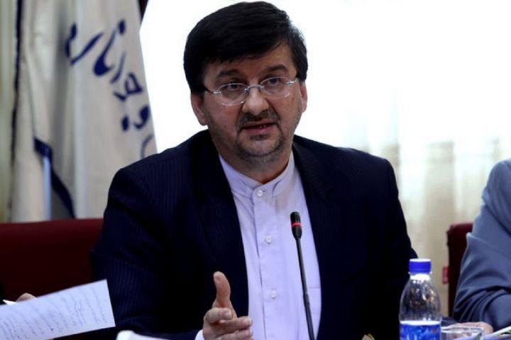 احمدی:مگر وزیر را دعوت کرده بودند که غیبت داشت؟