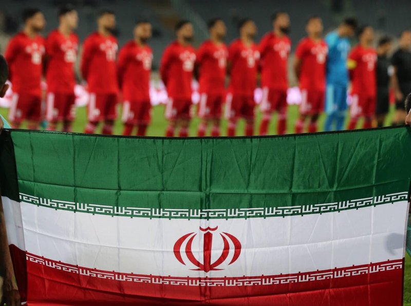 تیم ملی با لباس قرمز برابر قطری‌ها