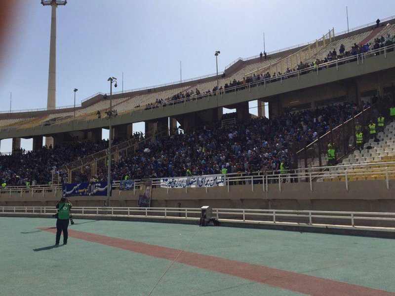 تشویق السد و شعار علیه آذری در ورزشگاه آزادی