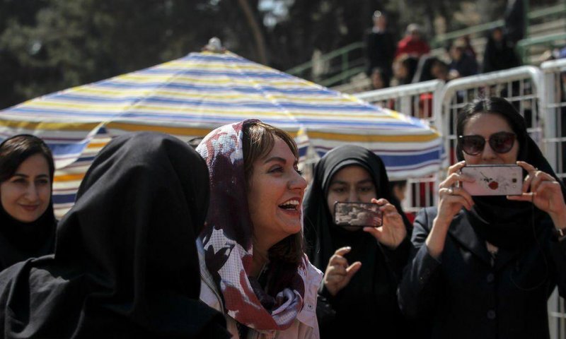 مهناز افشار: فوتبال برایم زمینی برای گرفتن حق زنان است