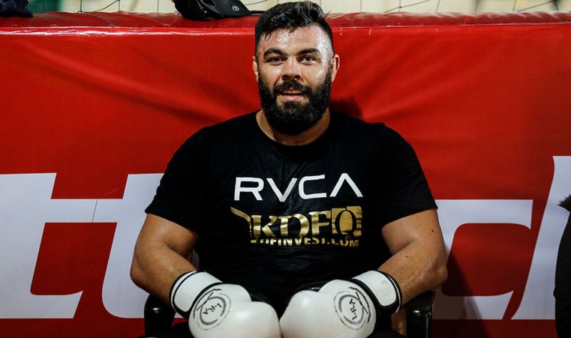 علی اکبری برای مبارزه در MMA قرارداد جدید امضا کرد
