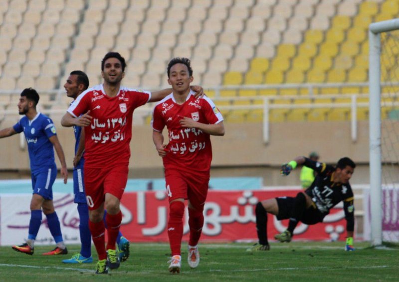 اس خوزستان 0 - تراکتور 3؛ جایگاه دوم برد مقتدرانه