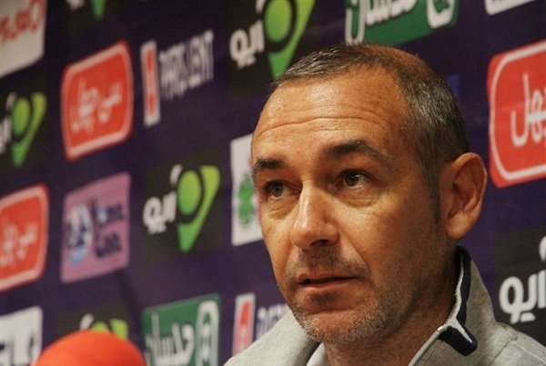 تکسیرا: در ایران به سرمربی تیم ملی احترام نمی‌گذارند