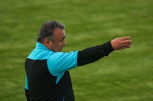 دست نشان: فیروز به بازیکن ما اعتراض می کرد که سنگ خورد