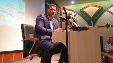 دایی:خبر اخراج من را 24 ساعت مثل پلنگ صورتی زیرنویس کردند
