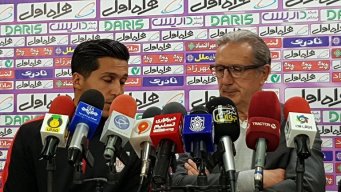 وقتی لیکنز با مشت روی میز کوبید !