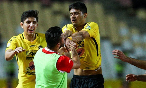 File:Sepahan v Persepolis F.C. at Naghsh-e Jahan Stadium 022.jpg