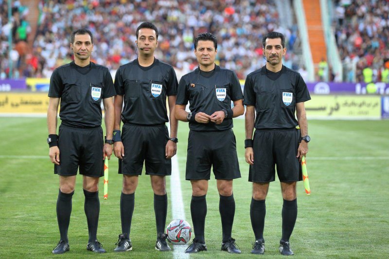 چرا داوران ایرانی بازی تیم ملی را سوت می زنند؟