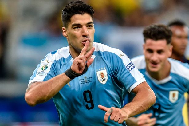 سوارز و بازی برای اروگوئه با انگشت شکسته