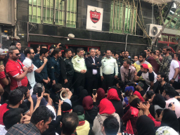 تهدید میکنند که خودت و خانوادهات را آتش میزنیم!