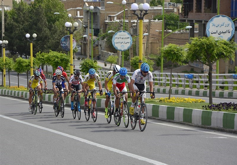 دانشگاه آزاد صدرنشین لیگ برتر دوچرخه سواری