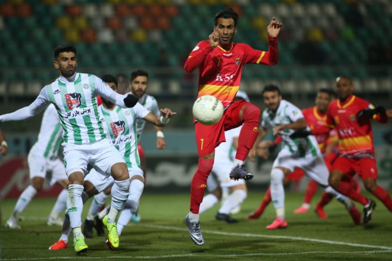 ذوبآهن 1 - فولاد 0؛ فرار بزرگ منصوریان در جنگ آبی