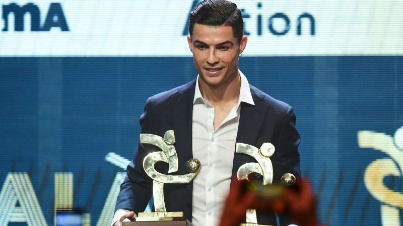 
در شبی که مسی توپ طلا برد، رونالدو جایزه خودش را گرفت