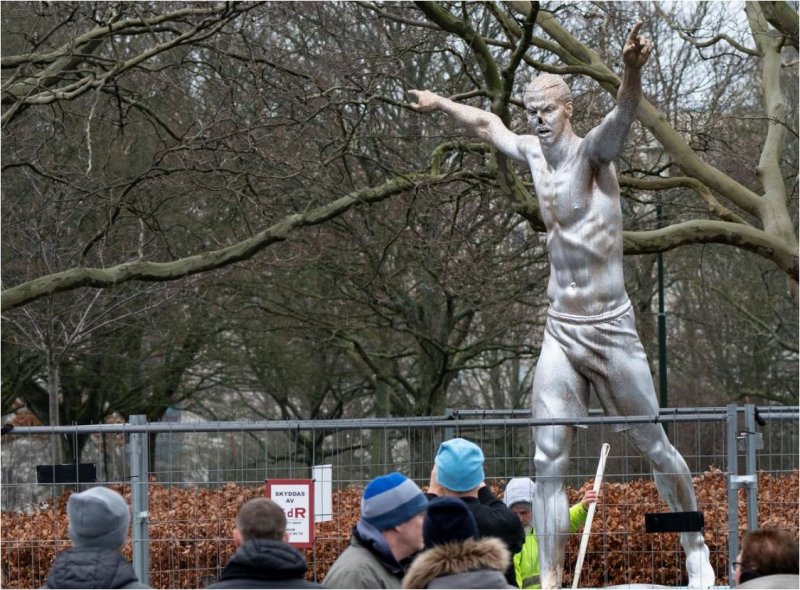 تخریب دوباره مجسمه زلاتان در مالموی سوئد(عکس)
