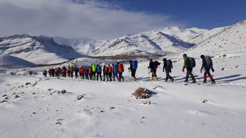کوهنوردان ارتش به قله برف انبار استان قم صعود کردند