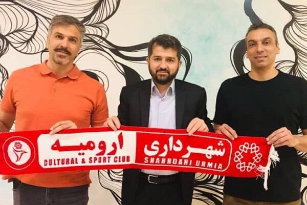 شهرداری ارومیه با مؤمنیمقدم تمدید کرد