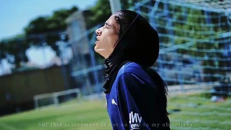 کرونا، ستاره فوتبال زنان را به ایران بر می‌گرداند؟